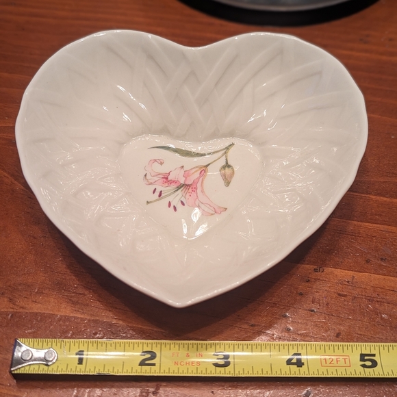 Belleek China Country Trellis heart shaped dish - Picture 4 of 6